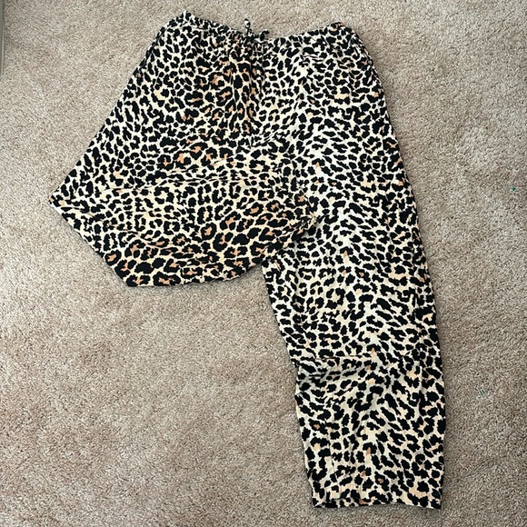 Pants - Medium animal print elastic waist pants